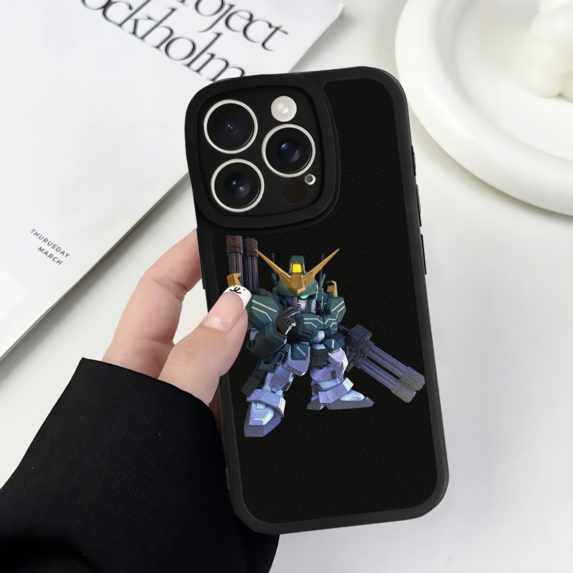 （画像用） 機動戦士ガンダム Mobile Suit Gundam 【iPhone 16シリーズ対応】シリコンスマホケース（レザー調） 材質：シリコン